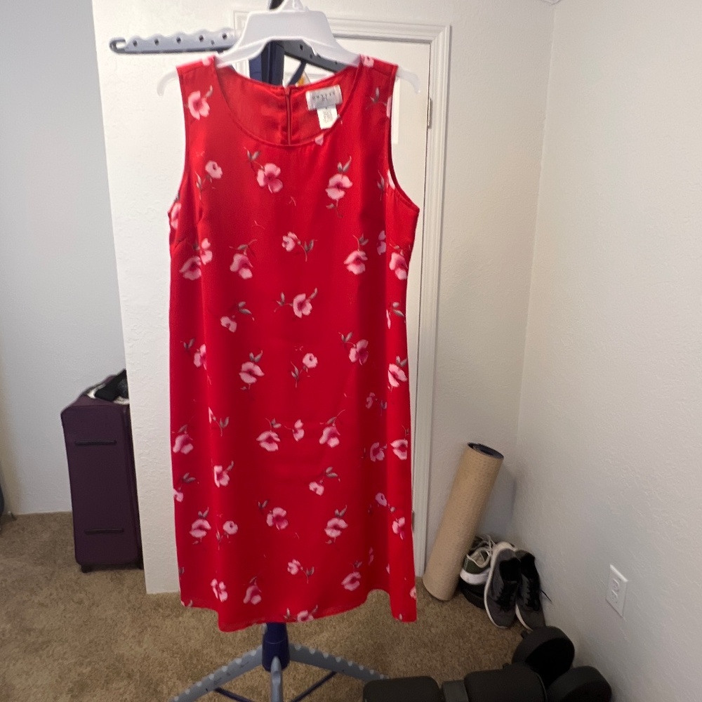 Outfit J P R Red with Flower Print 100% Polyester Sleeveless Shift Dress Size S